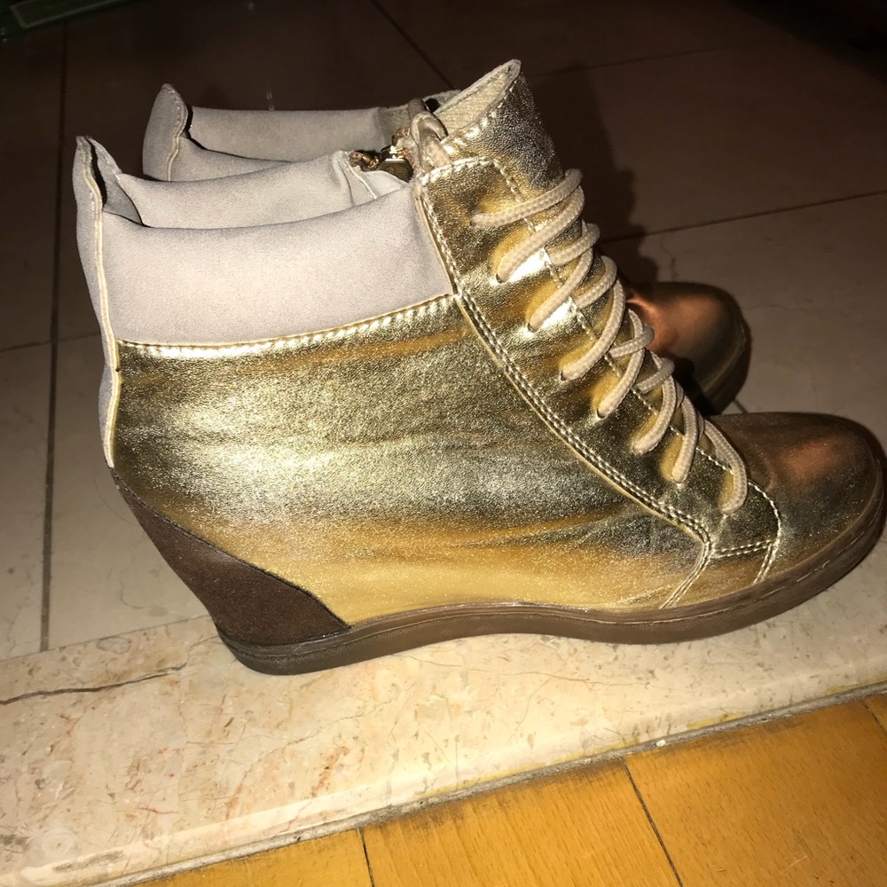 Wedge gold studded sneaker